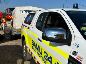 Le chauffeur routier tombe de 30 mètres dans un ravin, s'extirpe blessé de sa cabine, remonte sur la route et donne l'alerte