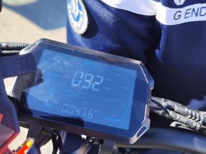 Il est flashé en train de rouler sur une trottinette débridée à plus de 90 km/h par les gendarmes, le contrevenant est reparti à pied