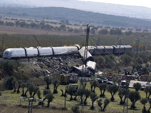 Collision de trains en Espagne : une panne générale mais le train repart, les autorités révèlent "l'erreur humaine inacceptable" qui a conduit au drame
